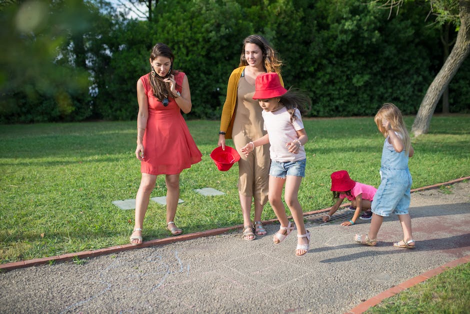 Hula Hoop Übung mit Gewicht für mehr Beweglichkeit und Kraft