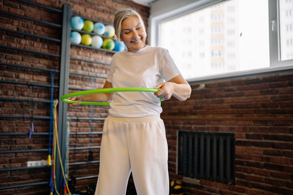  Hula-Hoop-Übung mit Gewicht zur Verbesserung der Effektivität